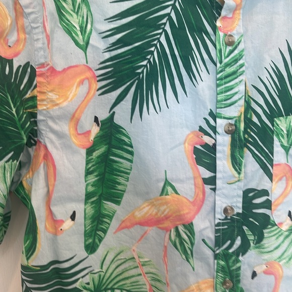 Old Navy Men’s Size Small Flamingo Palm Print Blue Short Sleeve Tropical Shirt - Picture 4 of 5